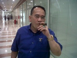 Hobi Unik Anggota DPR, Ruhut Poltak Penyuka Cerutu Kuba