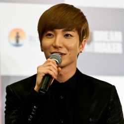 Fans Jepang Rayakan Ultah Leeteuk Lewat Billboard Raksasa