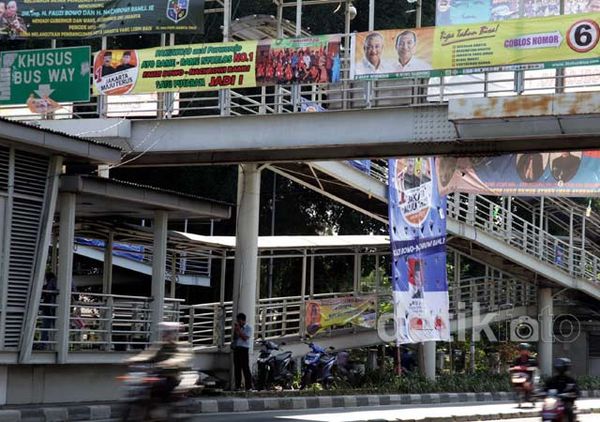 Perang Spanduk Pilgub DKI Makin Merajalela