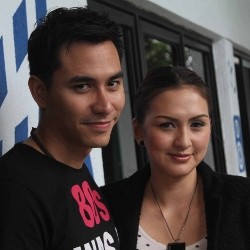 Bercinta di Kamar Lebih Romantis Bagi Donna Agnesia & Darius