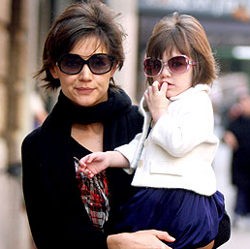 Gugat Cerai Tom Cruise, Katie Holmes Diawasi Scientology?