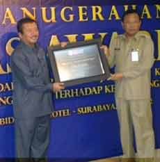 Wawali dan Bupati Jombang Raih Brantas Award