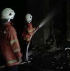 Mall Mangkrak di Raya Ngagel Terbakar