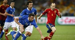 Iniesta Pemain Terbaik Piala Eropa 2012