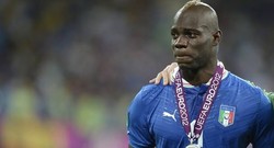 Balotelli Si Tukang Pos
