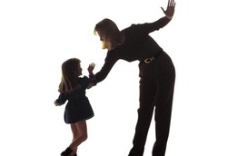 Orangtua yang Suka Memukul Pantat Anaknya Cenderung Alami Gangguan Mental