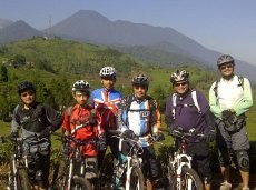 Hobi Unik Anggota DPR, Bersepeda Melintas Gunung Nusantara 