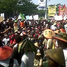 Ribuan Petani Demo Kemenkes Tolak RPP Tembakau, Jalur Kuningan Ditutup
