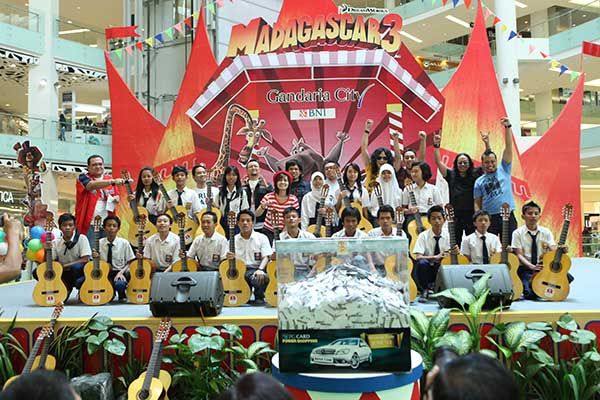 Penyerahan 1000 Gitar Untuk Anak Indonesia bersama BNI