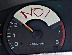 Cara Nyeleneh Irit BBM, Cukup Pakai Kertas dan Selotip!