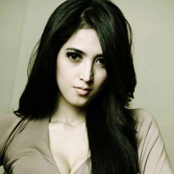 Sabrina Piscalia, Artis Cantik yang Bermimpi Jadi Guru