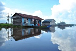Jatuh Cinta dengan Keramahan di Tanjung Isuy