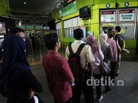 Tiket Mudik Lebaran di Gambir Mulai Diserbu