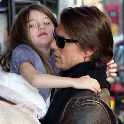 Tom Cruise Akan Berjuang Agar Suri Masuk Scientology