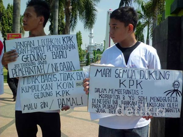 Warga Pasuruan Tolak Saweran untuk Gedung KPK