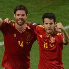 Fabregas dan Xabi Alonso Menuju Jakarta