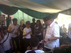  Alex Noerdin Joget Bareng Warga di Pasar Hek Kramat Jati