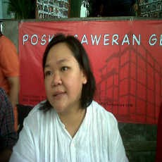 Putri Gus Dur Ikut Jaga Posko Saweran KPK