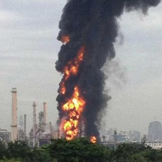 Ledakan di Kilang Minyak Bangkok Picu Kebakaran Besar