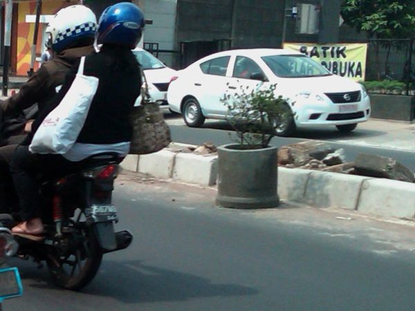 Taksi Nissan di Ciputat