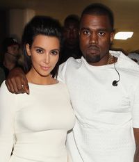 Kimye Kompak Putih-putih