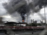 Duarrr...Kilang Minyak di Bangkok Meledak