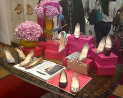 Sepatu Terbaru Louboutin Terinspirasi dari Komputer & Motif Tartan