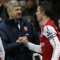 Wenger Akan Mati-matian Pertahankan Van Persie