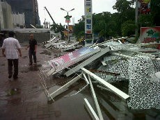 Angin Kencang Landa Medan, Belasan Pohon Tumbang