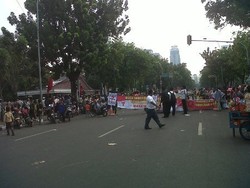 Warga Tanah Merah Bubarkan Diri, Jalan Medan Merdeka Selatan Lancar