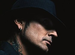 Kesal dengan Penggemar, Drummer Motley Crue Curhat di Facebook