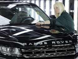 Range Rover Evoque Rayakan Ultah Pertama
