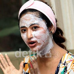 Ingin Lebih Cantik, Dewi Persik Perawatan Wajah