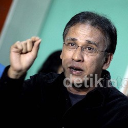 Iwan Fals Ajak Orang Introspeksi Diri Lewat Mama Cake