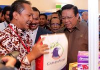 Menkokesra Tinjau Produk GarudaFood