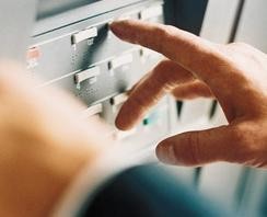 Ini Tips Agar Terhindar dari Kejahatan Transaksi Elektronik Perbankan 