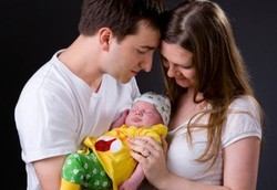 Reaksi-reaksi Emosional Pria Saat Punya Anak Pertama