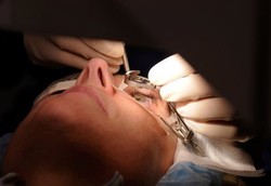 Sembuhkan Katarak Pakai Energi Ultrasonic