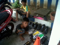 Kisah Bocah Penyemir Sepatu di Jakarta, Dipalak Preman Paling Menyebalkan