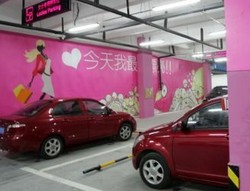 Parkir Khusus Wanita Bernuansa Pink