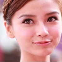 Bocorkan Foto Kamera di Instagram, Model Cantik Dipecat