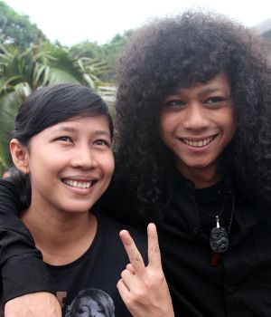 Ciee...Yoda Foto Bareng Fansnya