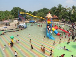 Basah-basahan di Pasir Putih, Depok