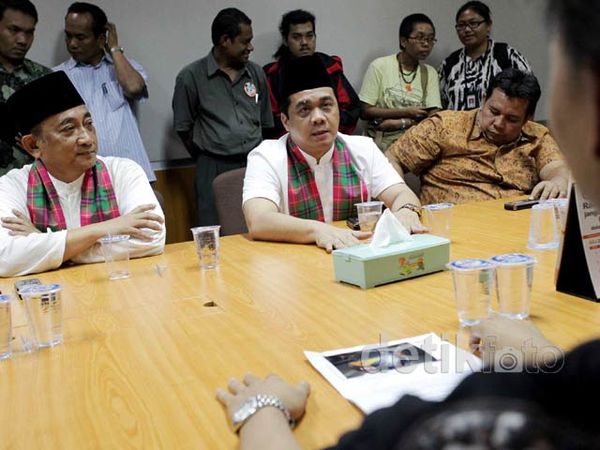 Spanduk Dicopot Oknum, Hendardji Protes Keras