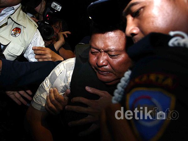 Bupati Buol Digiring Ke KPK Bupati Buol Digiring Ke KPK