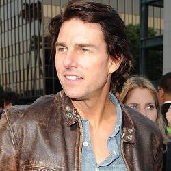 Tom Cruise Pasrah Jika Katie Yang Dapat Hak Asuh Suri
