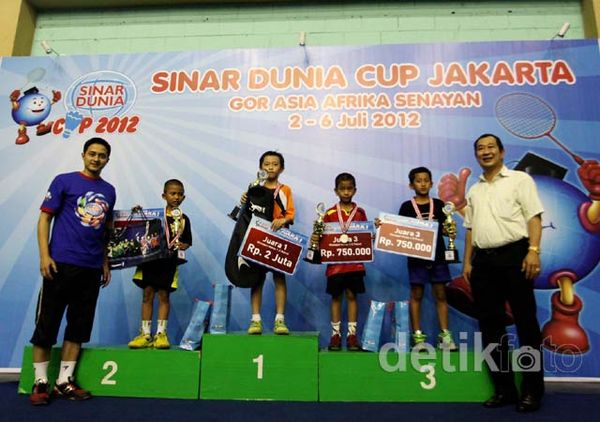 SIDU Cup Lahirkan Sang Juara Badminton Anak