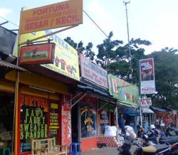 Perajin Suci Kewalahan Terima Order Seragam Sekolah