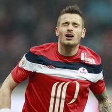 Lille Enggan Lepas Debuchy
