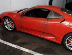Mobil Ferrari Dibakar Pria Tak Dikenal